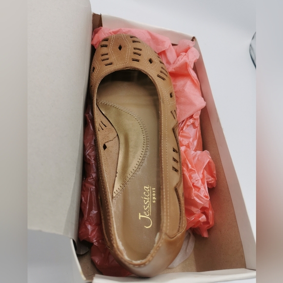 SIZE 8 M - JESSICA Sport, Leather Bohemian Flats 'Katelyn' NWB B60 - Picture 9 of 10